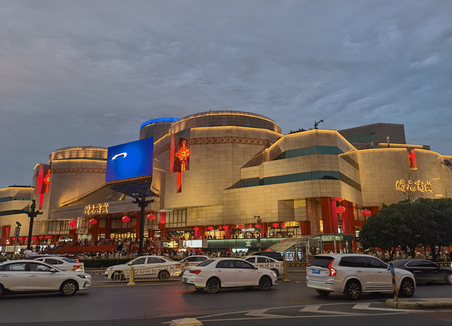 3.06亿游客挤爆！一秒穿盛唐？西安凭啥爆火？