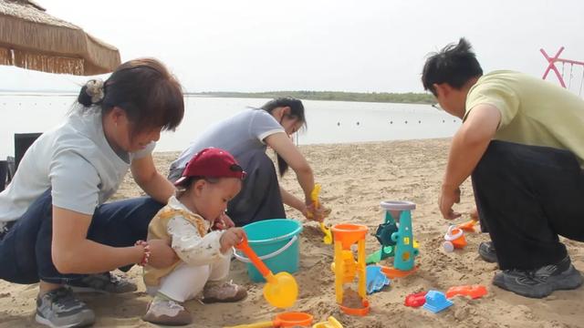 景区火 玩法多 消费热——师市“双节”消费市场“热”力十足