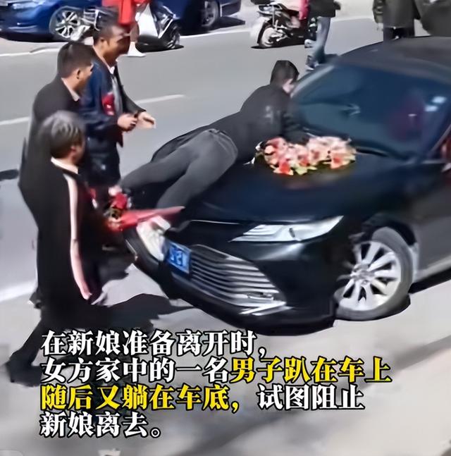 新郎婚礼当天跳河，只因新娘索要2万下车费？此前贷款给20万彩礼