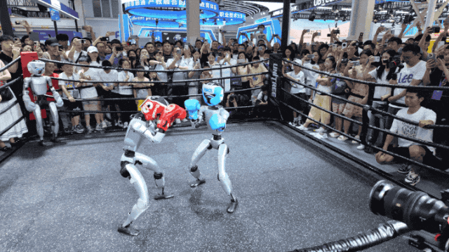 完蛋，我在北京被机器人人人人人人人人人人给包围了