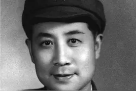 潜伏敌营18年，汪精卫戴笠至死不知其身份，刘少奇夸他顶三个师！图片