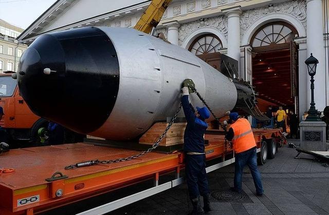 收到普京电文后，金正恩下铁令，导弹瞄准日本海，解放军强援已到