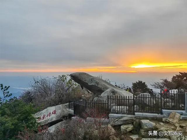 超震撼！气温骤降 泰山现秋日雾凇景观