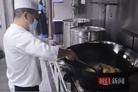 荣昌政府食堂主厨都炒麻了：连炒十三四个小时，平均一人炒180多斤猪肉图片