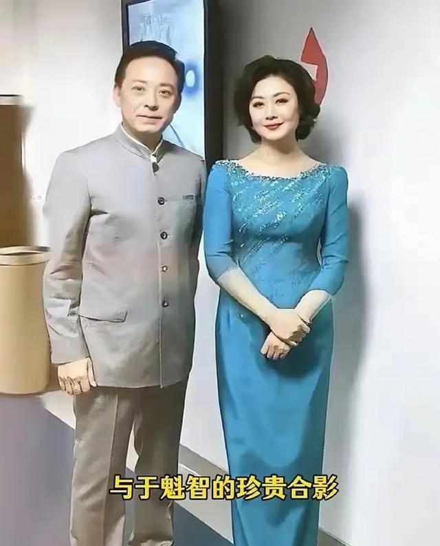 至今未婚未育，身边却有男人陪了近27年！59岁的她才是真人间清醒