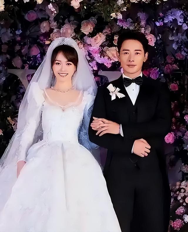 婚变传闻后，罗晋携任素汐与母亲去祈福，撕碎了唐嫣最后一丝体面