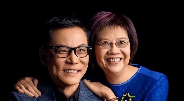当当网创始人李国庆婚礼卖门票，报价2万元？知情人士：谣言，他的婚礼从未设置门票；李国庆本人转发辟谣帖