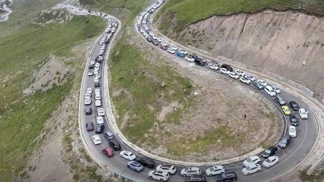 中国最凄美的公路！数万人十年建独库公路，为何每年封闭8个月？