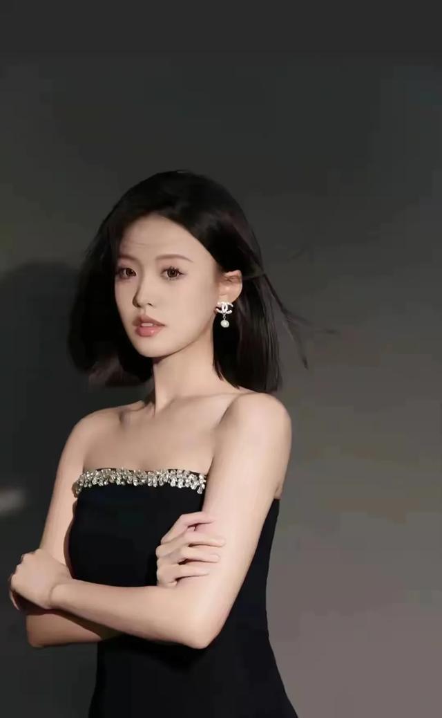 徐子尧，杨柳细腰，曼妙身材：写真欣赏。