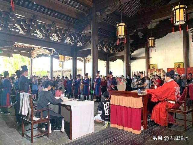 “五一”小长假就去建水：朱家花园接福纳财，临安府署顶缸、当差、赢免票