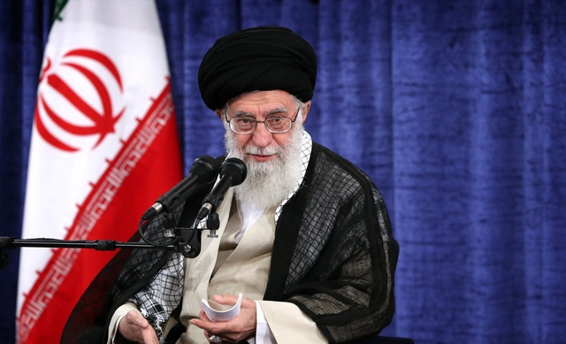 特朗普重兵包围伊朗	，普京通告全球：敢动就出手！中方也有所动作