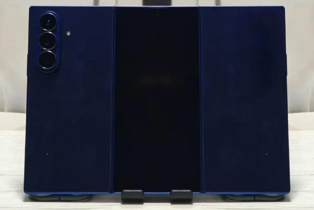 三星Galaxy Z TriFold三折叠现身数据库，发布在即