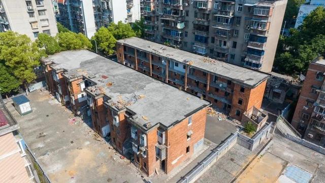 国家出手！老房子“免费”换新房？全国已试点，这批人身价要涨！