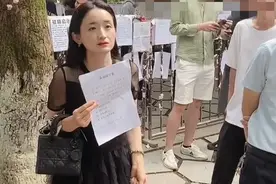 浙江一34岁女子公园相亲，被27岁小伙子嫌弃老和矮，女子崩溃大哭图片