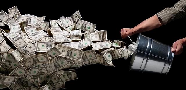 特朗普撕毁承诺，上亿军火将抵台，中方再抛美债，美国大动脉被切