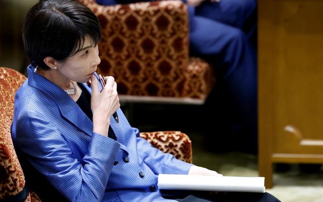 驻日大使馆警告话音未落，日本开出危险“首枪”，王毅给高市定性