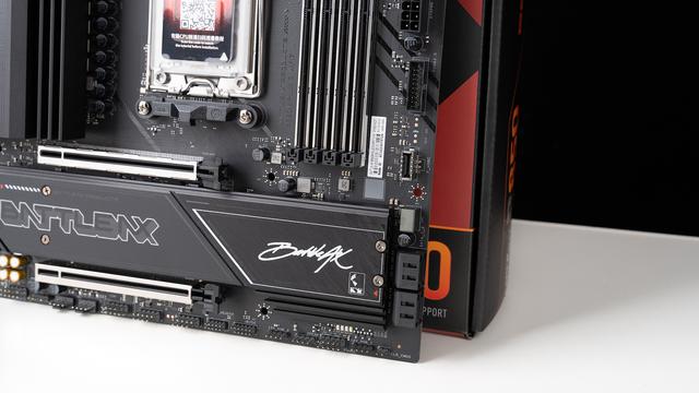 799元坐拥9800X3D全能搭子，七彩虹战斧B850M超级黑刃评测