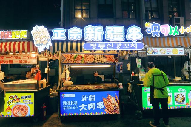 延吉网红弹幕墙，延吉市的特色网红地标，光影中氤氲人间烟火气