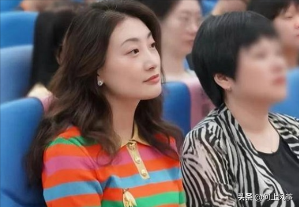 都是宗庆后基因，43岁宗馥莉和27岁宗婕莉，差距真的太大！