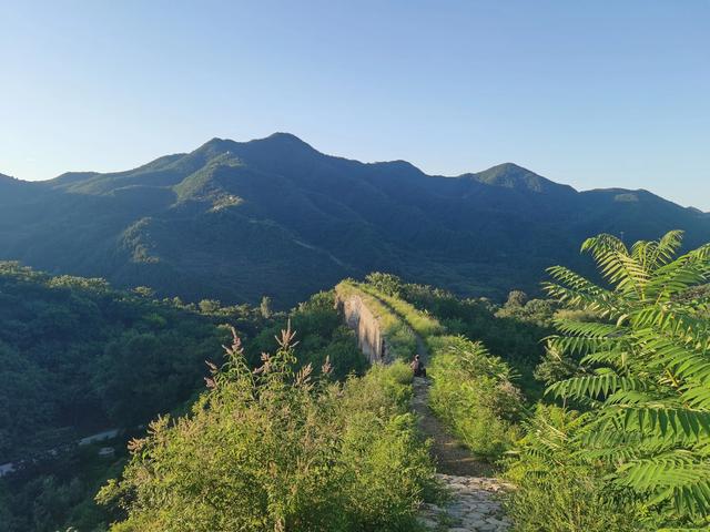 长城青山关初秋晨景