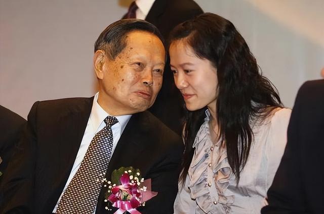 翁帆终于不再隐瞒，与杨振宁结婚16年后，含泪说出俩人结婚真相