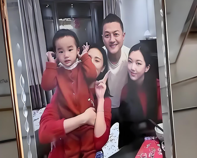 被誉“天后收割机”，五段感情两次离婚，为何女人纷纷离开李亚鹏