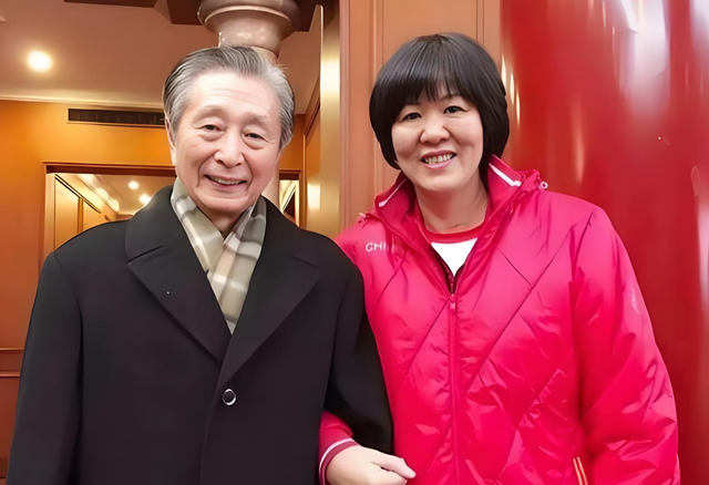 86岁宋世雄现状：定居北京老到认不出，托举儿女成才却都不在身边