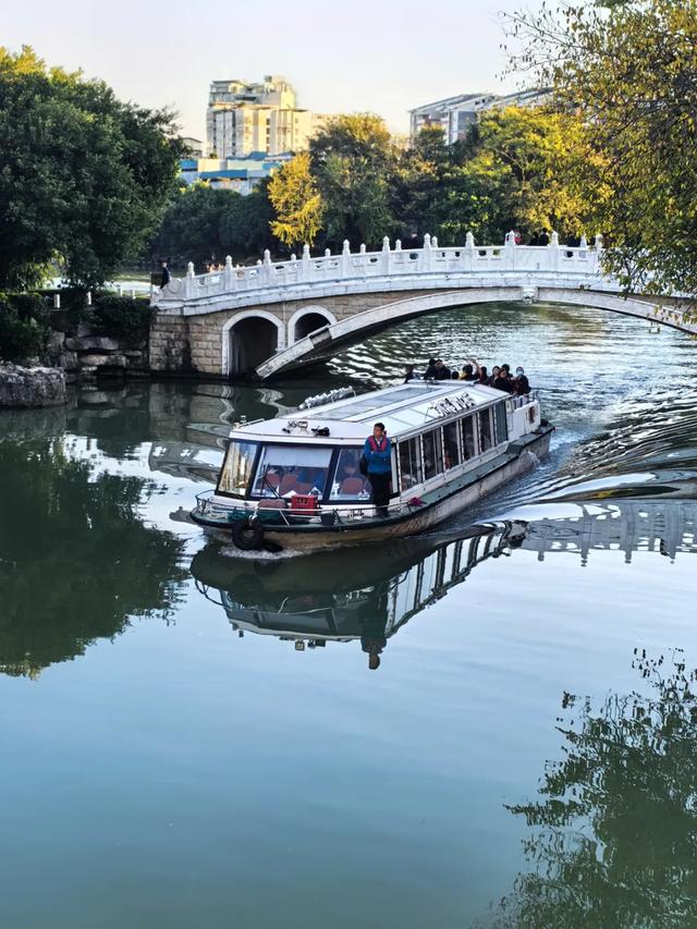 桂林:邂逅榕湖别样情!