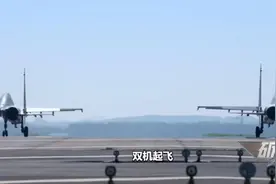 歼-16双机驱离外机，飞行员自信勇敢守卫祖国！图片