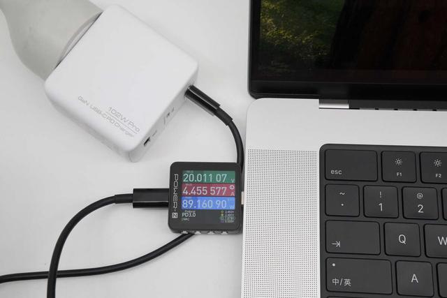 爱兰博推出102W 多口氮化镓快充：2C1A三口疾充，体积缩小对标苹果