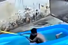 天生坏种？姐姐被弟弟按死在水中后续：喉咙流血，妈妈回应遭网暴图片