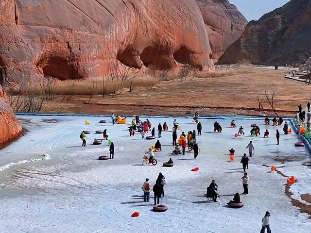 陕西波浪谷景区:年味浓人气旺
