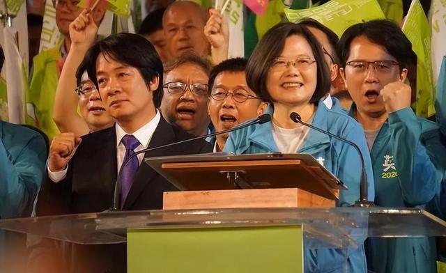 不装了？面对解放军武力夺台，郑丽文语出惊人，喊出“武力保台”