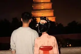 兵哥哥喜欢了这个女孩十年图片
