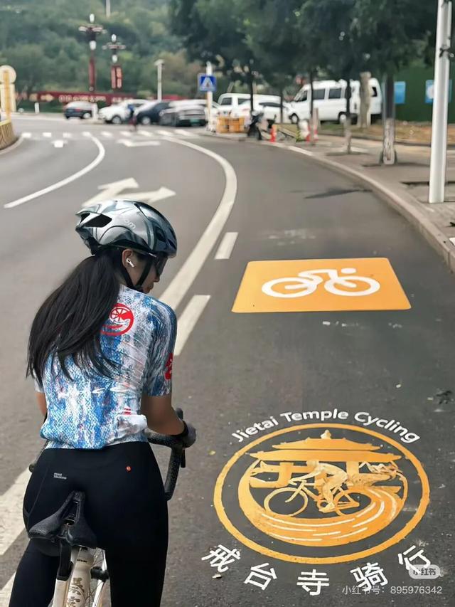 骑友们看过来，戒台寺这条路氛围感上来了→→→