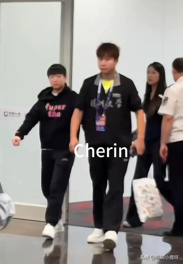 孙颖莎和王楚钦已单独从新疆回北京！