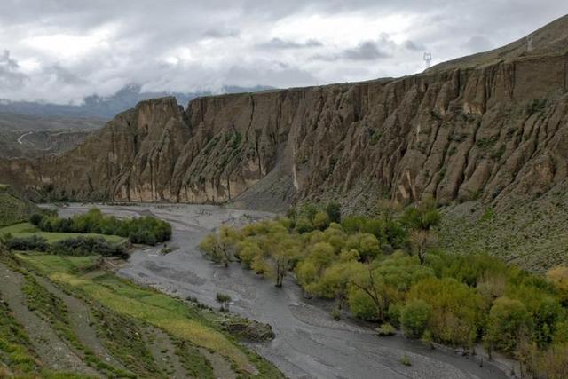 “三不管”的犯罪天堂，墨西哥首都后山成毒贩乐园，徒步者成猎物
