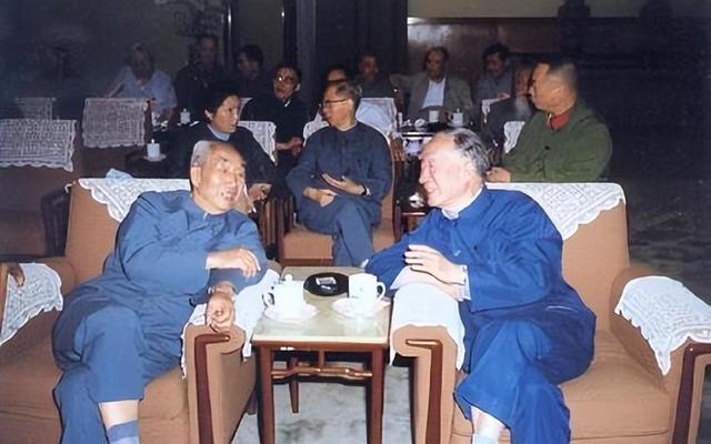 05年薄一波癌症住院，5个月后陷入昏迷，生命最后未留一言半语