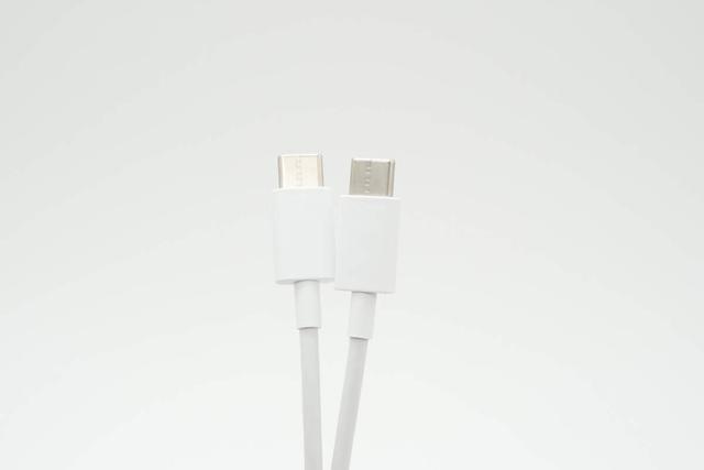 薄至8.7mm，轻松放进口袋，小米22.5W 5000mAh磁吸超薄充电宝拆解