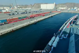中国海军第44批护航编队抵达阿曼友好访问图片