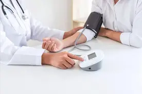 血压降太低了，降压药能不能吃半片？听听医生怎么说图片