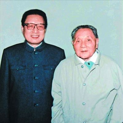 他是中央组织部原部长，69岁官至正国级，长子如今是全国政协委员