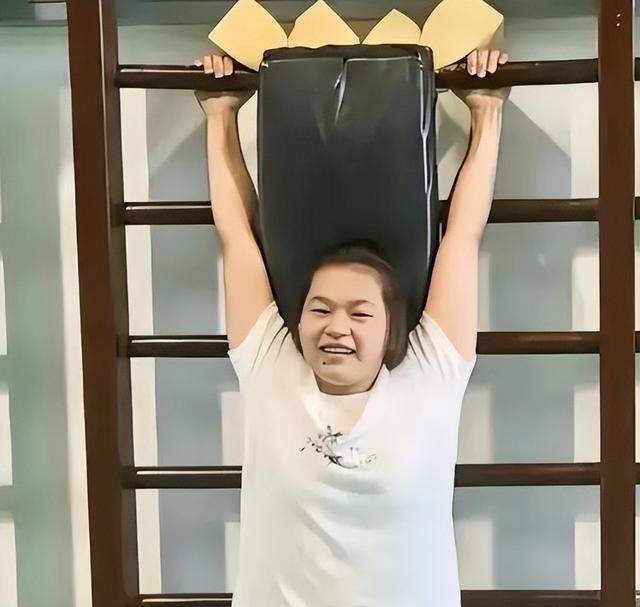 全红婵爸妈也没想到，别墅刚封顶，一家人就走上大衣哥的“老路”