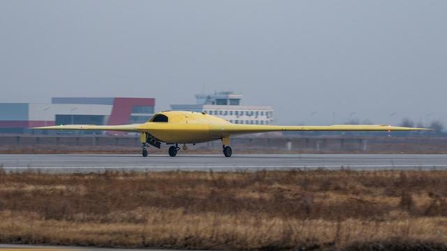 高空隐形“大蝙蝠”首飞，一周内中国亮相两种新概念无人机