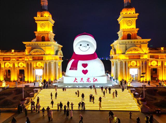 顶流归来！哈尔滨群力音乐公园大雪人引客打卡