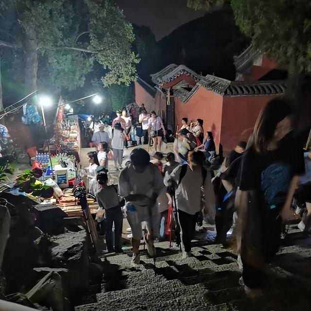 泰山失联20天小伙半月前找到！遗体藏200米悬崖缝，最后画面曝光