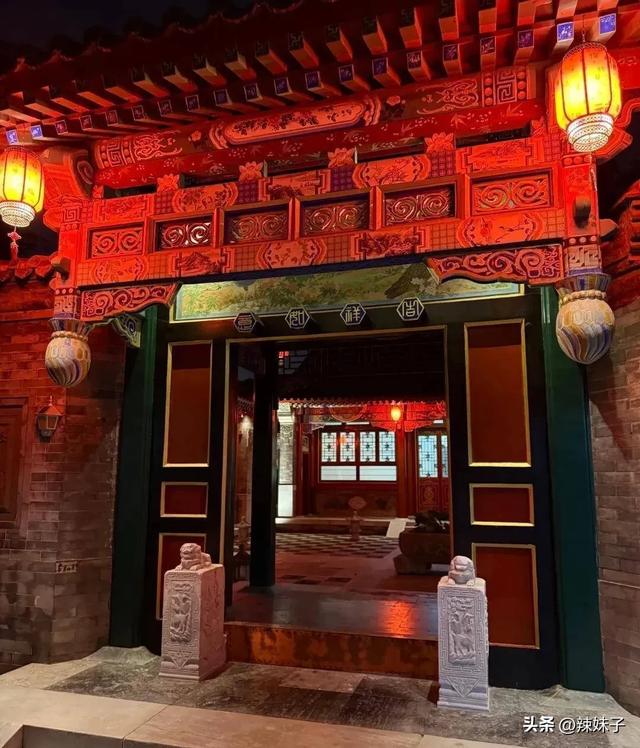 李湘母女入住北京四合院酒店，一晚4000多，王诗龄穿旗袍很端庄