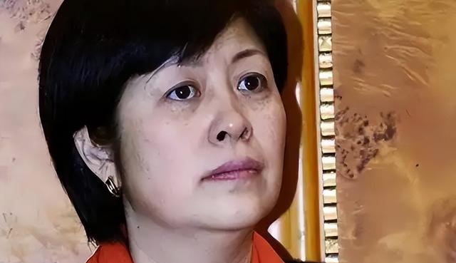 身价过百亿	，坐拥北京一条街，出门私人飞机，京圈富婆都有谁