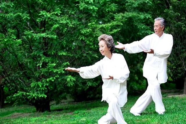 “经常运动”被推翻？医生建议：过了60岁，最好保持5个锻炼习惯