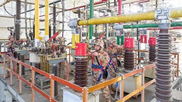 马斯克预言成真！全球争抢的不是芯片 而是中国20万一台的变压器